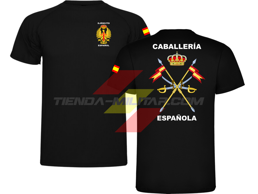 Camiseta TÉCNICA en color NEGRO de la Caballería Militar Española. En el pecho lleva el escudo del Ejercito de Tierra con el titulo  "Ejercito Español". En la manga una bandera de España. Y en la espala el escudo de la caballería con el titulo de "Caballería Española". 