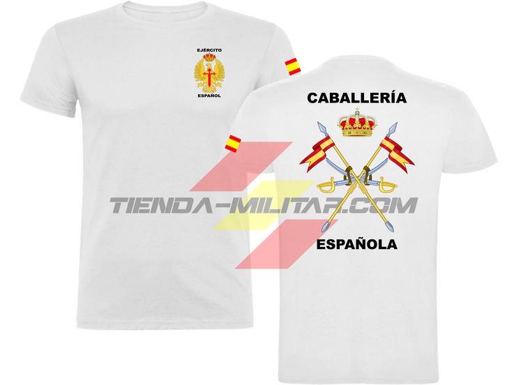 Camiseta de ALGODÓN PRIMUM en color BLANCO de la Caballería Militar Española. En el pecho lleva el escudo del Ejercito de Tierra con el titulo  "Ejercito Español". En la manga una bandera de España. Y en la espala el escudo de la caballería con el titulo de "Caballería Española". 