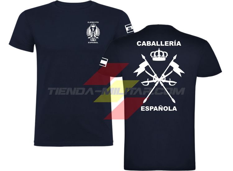 Camiseta de ALGODÓN PREMIUM en color AZUL MARINO con logo en blanco (versión monocromática) de la Caballería Militar Española. En el pecho lleva el escudo del Ejército de Tierra con el título "Ejército Español". En la manga una bandera de España. Y en la espalda el escudo de la caballería con el título "Caballería Española".