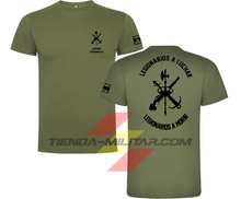 Cargar imagen en el visor de la galería, Camiseta militar de algodón de la Legión Española en color verde militar y escudos negros
