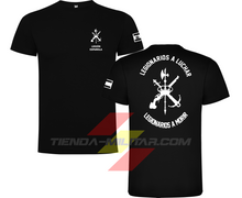 Cargar imagen en el visor de la galería, Camiseta militar de algodón de la Legión Española en color negro y escudos blancos
