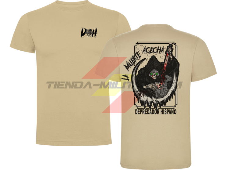 Camiseta ALGODÓN en color ARENA de Depredador Hispano con logo D✠H en el pecho y diseño trasero “La Muerte Acechando con un machete ensangrentado”.