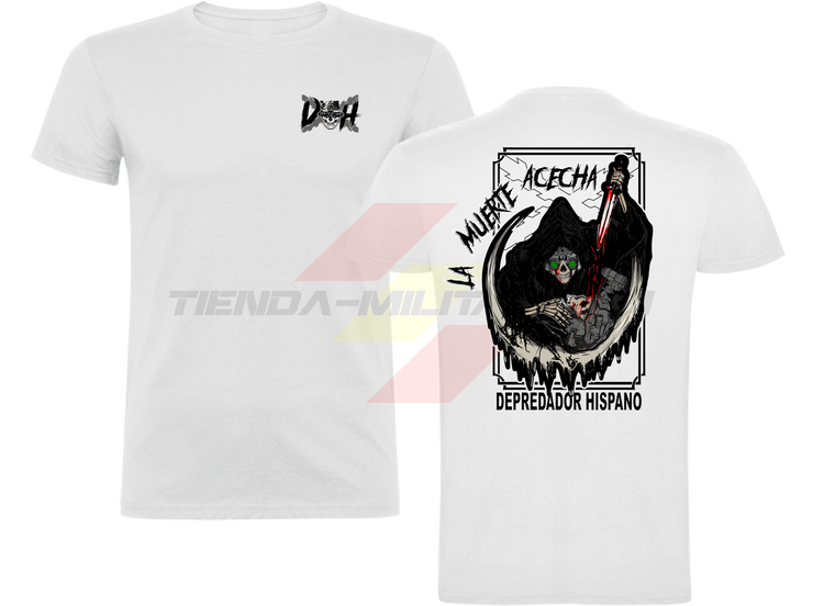 Camiseta ALGODÓN en color BLANCO de Depredador Hispano con logo D✠H en el pecho y diseño trasero “La Muerte Acechando con un machete ensangrentado”.