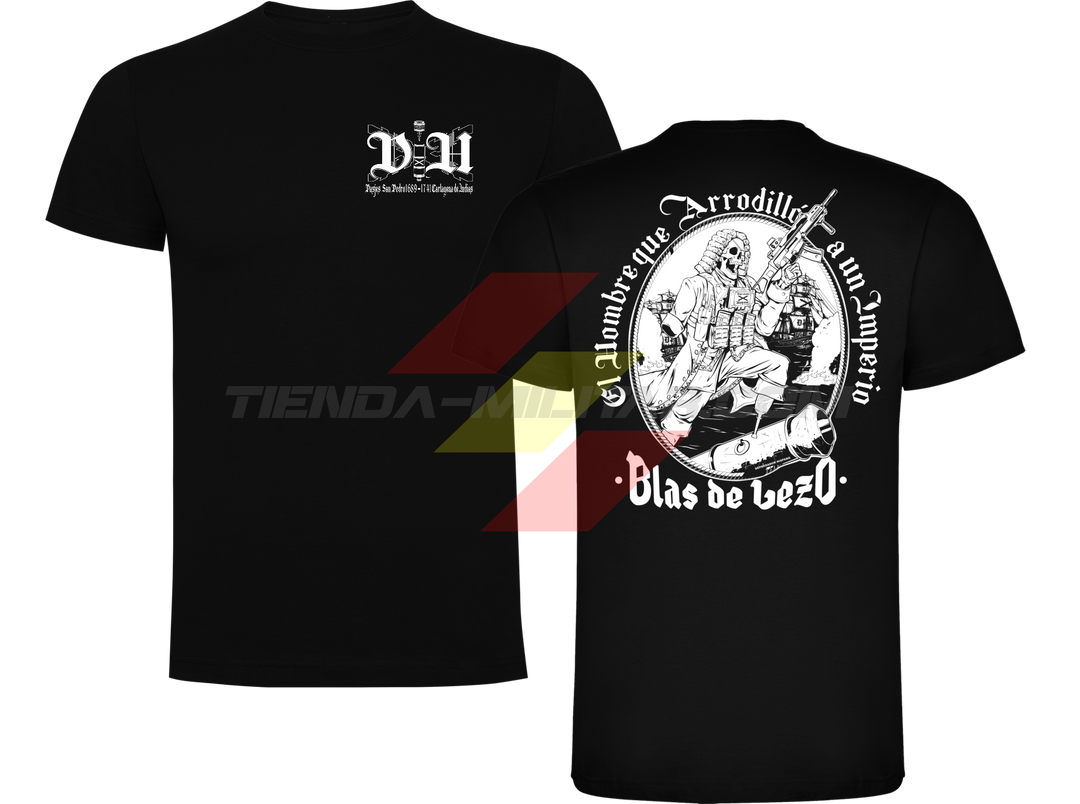 Camiseta de ALGODÓN PREMIUM, color NEGRO, de la marca Depredador Hispano, versión de diseño monocromático en BLANCO. En el pecho, monograma DH; en la espalda, ilustración de Blas de Lezo con la frase "El Hombre que Arrodilló a un Imperio · Blas de Lezo".