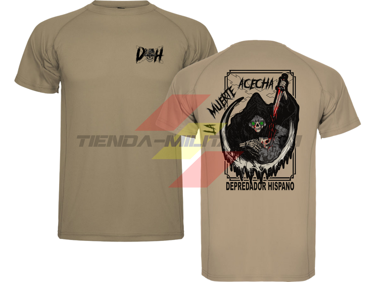 Camiseta TECNICA en color ARENA OSCURO de Depredador Hispano con logo D✠H en el pecho y diseño trasero “La Muerte Acechando con un machete ensangrentado”.