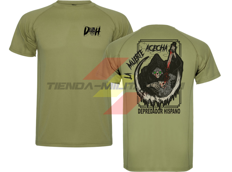 Camiseta TECNICA en color VERDE MILITAR de  Depredador Hispano con logo D✠H en el pecho y diseño trasero “La Muerte Acechando con un machete ensangrentado”.