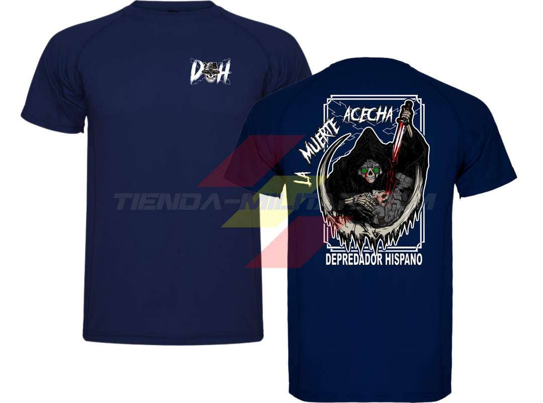 Camiseta TECNICA en color AZUL MARINO de Depredador Hispano con logo D✠H en el pecho y diseño trasero “La Muerte Acechando con un machete ensangrentado”.