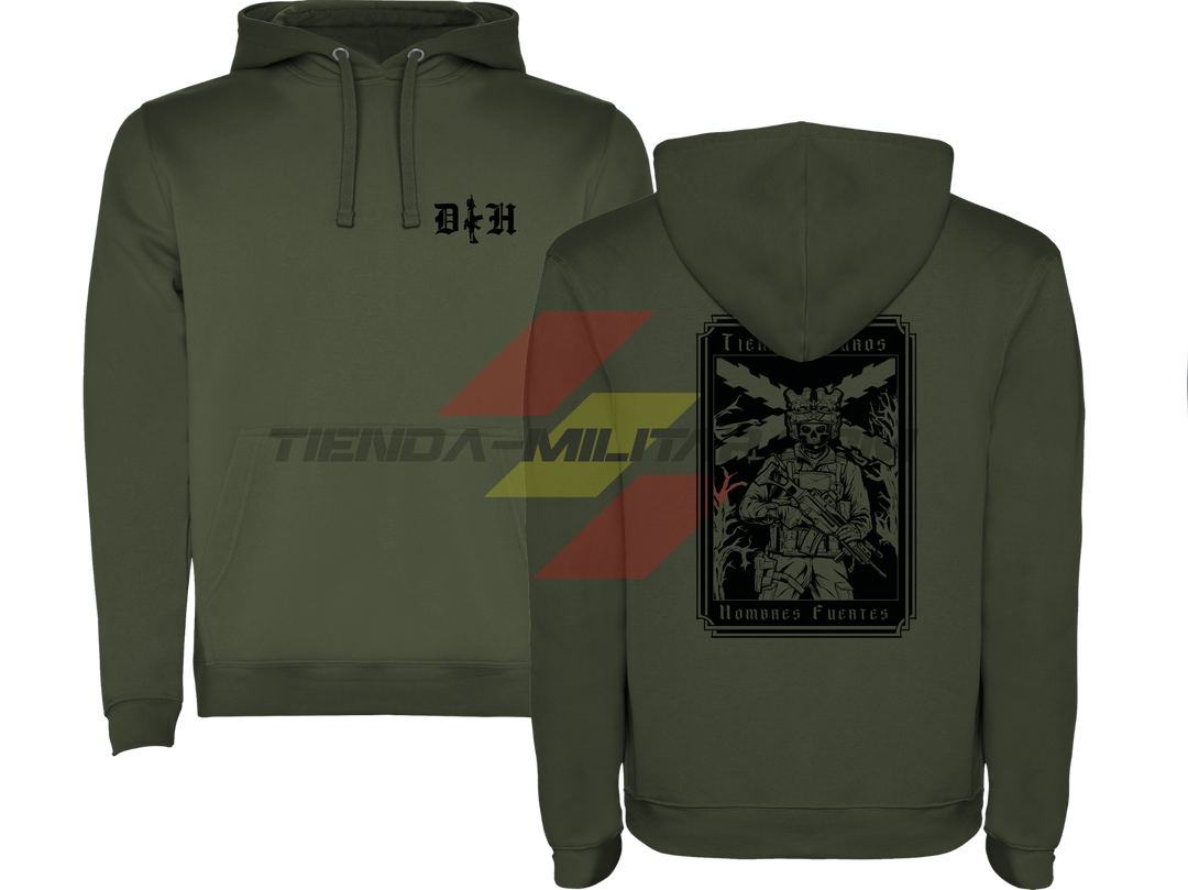 SUDADERA ALGODÓN PREMIUM en color VERDE MILITAR de Depredador Hispano.

En su parte DELANTERA las iniciales de Depredador Hispano y un fusil táctico en posición vertical.

En la parte TRASERA la bandera de la Cruz de Borgoña, un soldado moderno con casco y fusil táctico, y lleva la frase “TIEMPOS DUROS, HOMBRES FUERTES”. Ropa militar de alto rendimiento.