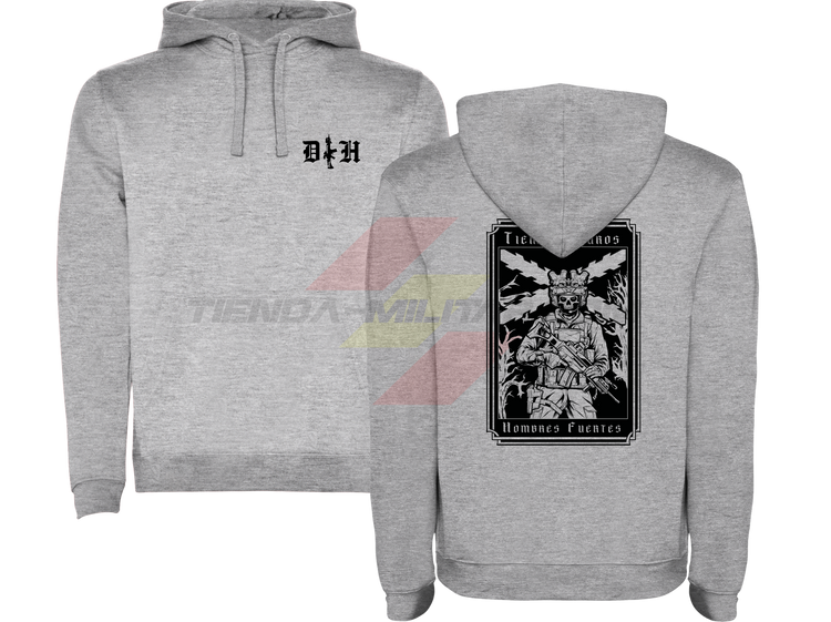 SUDADERA ALGODÓN PREMIUM en color GRIS de Depredador Hispano.

En su parte DELANTERA las iniciales de Depredador Hispano y un fusil táctico en posición vertical.

En la parte TRASERA la bandera de la Cruz de Borgoña, un soldado moderno con casco y fusil táctico, y lleva la frase “TIEMPOS DUROS, HOMBRES FUERTES”. Ropa militar de alto rendimiento.