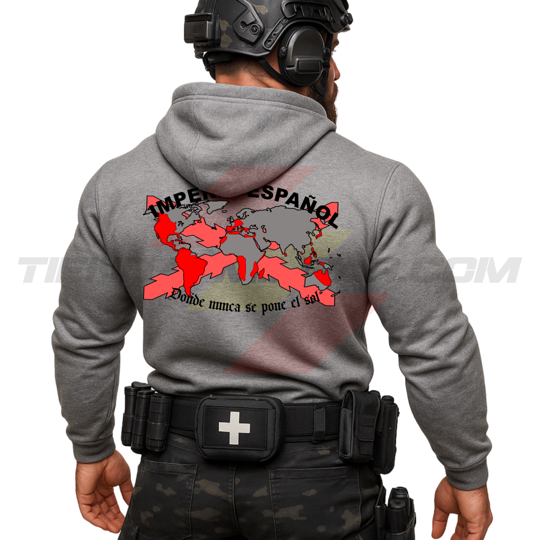 Parte TRASERA de un Guerrero Hispano moderno con una sudadera hecha en ALGODÓN PREMIUM en color GRIS VIGORE de Depredador Hispano con la bandera de la Cruz de Borgoña y el mapa mundial con el Imperio Español, Donde Nunca se Pone el Sol.