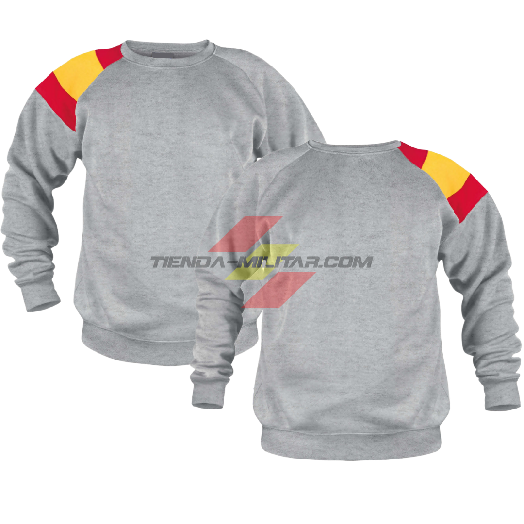 Sudadera militar personalizada gris con bandera de España bordada en el hombro, vista delantera y trasera