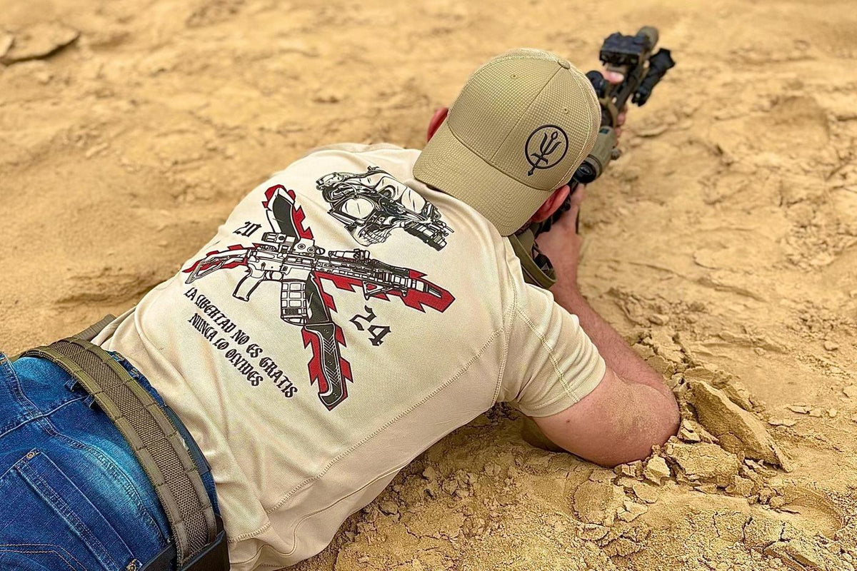 Camiseta Depredador Hispano La Libertad No Es Gratis en entrenamiento militar